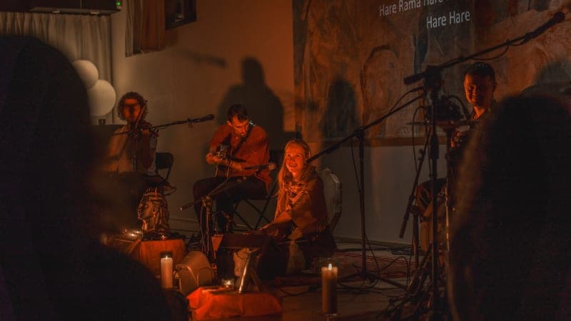 Mahadeva Kirtan Project - společné zpívání manter